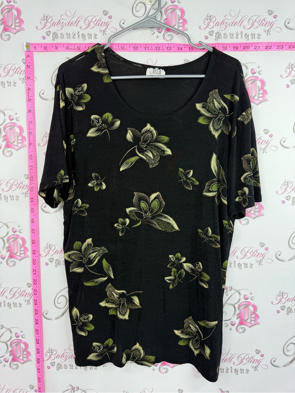 Jostar tshirt flowers Black Short-Sleeve Scoop Neck Top with Olive Floral Print